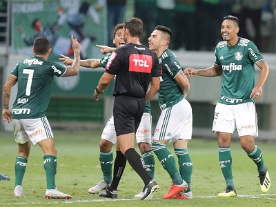 Wagner Reway anula gol legítimo de Antônio Carlos