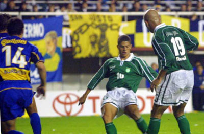 Alex contra o Boca em 2001