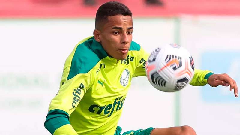 Giovani treina na Academia de Futebol do Palmeiras