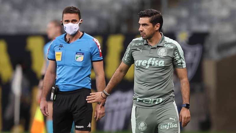 Abel Ferreira durante partida do Palmeiras contra o Atlético Mineiro.