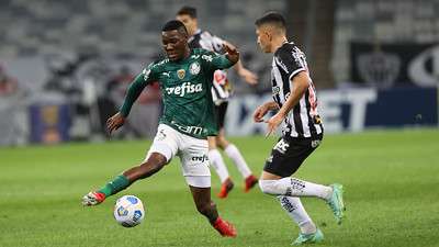 Patrick de Paula em jogo do Palmeiras, contra o Atlético-MG, durante partida válida pela décima sexta rodada do Brasileirão 2021, no Mineirão.