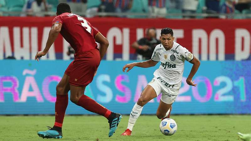 Rony em jogo do Palmeiras contra o Bahia, durante partida válida pela vigésima sexta rodada do Brasileirão 2021, na Fonte Nova.