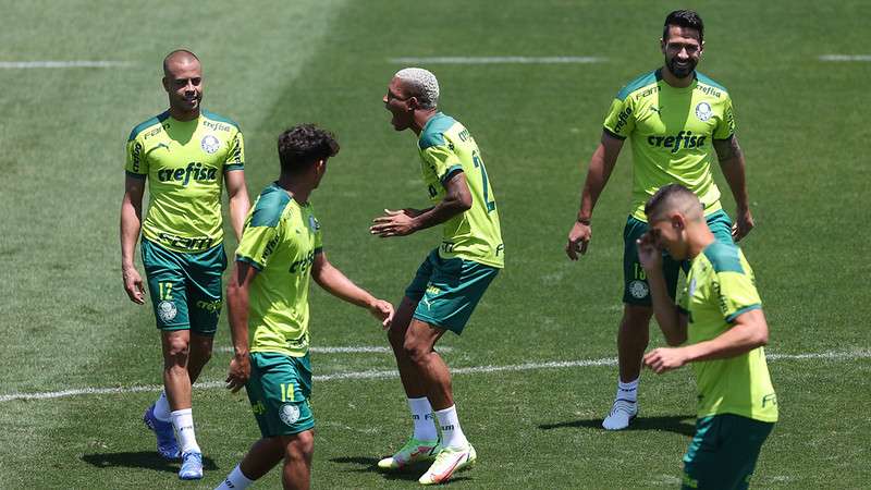 Mayke, Danilo, Luan Scarpa e Renan, durante treino do Palmeiras, na Academia de Futebol.