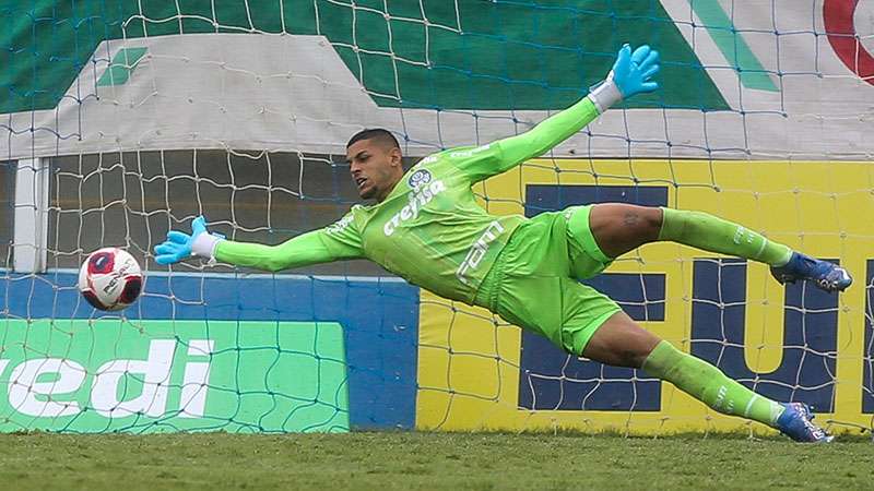 Kaique defendeu a cobrança de pênalti, evitou o empate e garantiu a "baliza zero" para o Palmeiras.