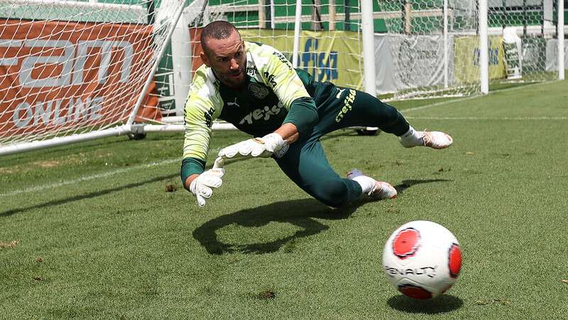 Weverton durante treinamento do Palmeiras, na Academia de Futebol.