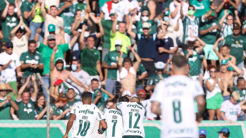 Dudu do Palmeiras comemora seu gol contra o Novorizontino, durante partida válida pela fase de grupos do Paulistão 2022, no Estádio Dr. Jorge Ismael de Biase.