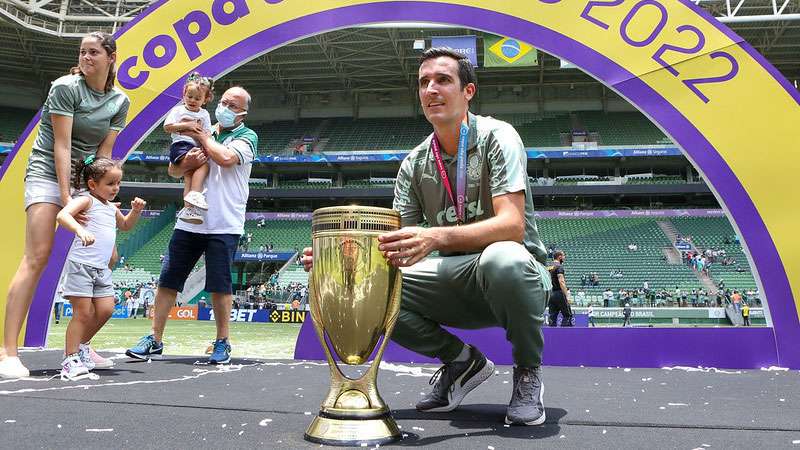 Paulo Victor comemora o título conquistado após a partida entre Palmeiras e Santos, válida pela final da Copa São Paulo de Futebol Júnior, no Allianz Parque, em São Paulo-SP.