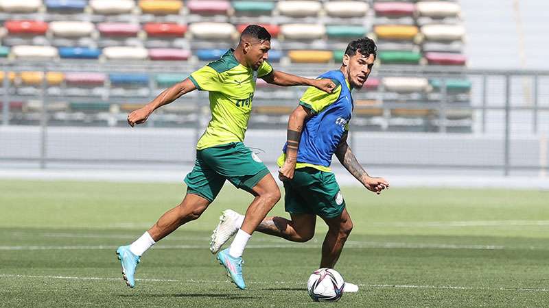 Rony e Gustavo Gómez treinam em Abu Dhabi em preparação para a disputa do Mundial de Clubes.