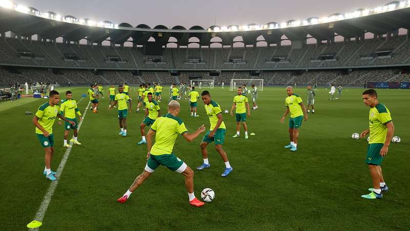 Atletas durante treino do Palmeiras no Zayed Sports City Stadium, em Abu Dhabi-EAU.