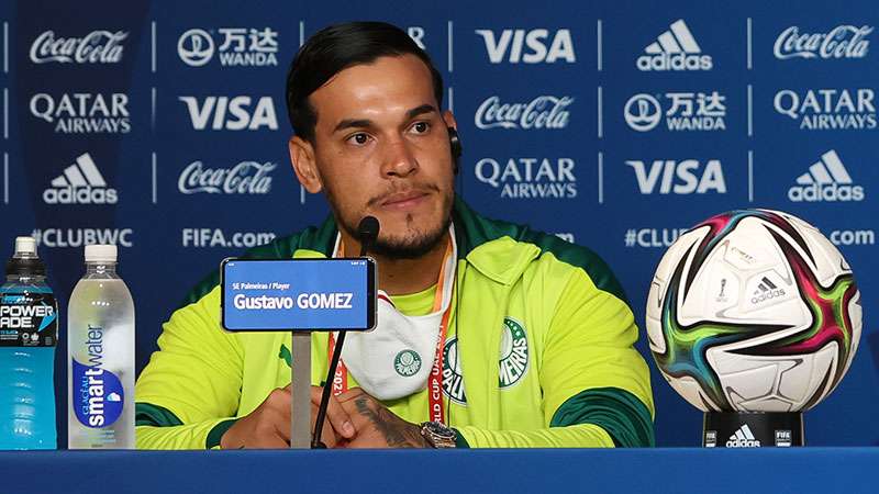 Gustavo Gómez concede entrevista coletiva pelo Palmeiras no Al Nahyan Stadium, em Abu Dhabi-EAU.