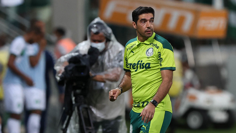 Abel Ferreira em jogo do Palmeiras contra o Guarani, durante partida válida pela décima rodada do Paulistão 2022, no Allianz Parque.