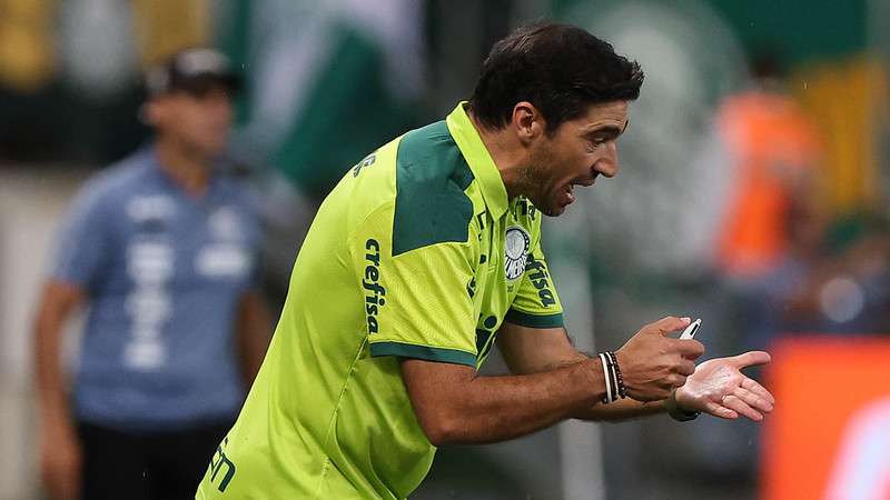 Abel Ferreira em jogo do Palmeiras contra o Santos, durante partida válida pela décima primeira rodada do Paulistão 2022, no Allianz Parque.