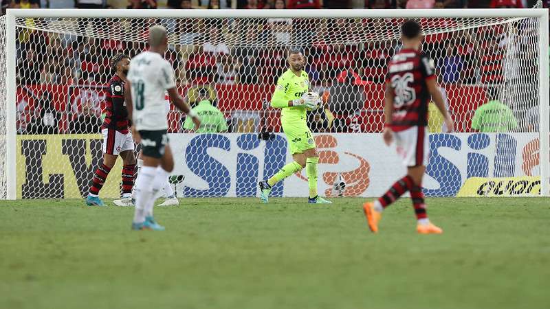 Weverton em jogo do Palmeiras contra o Flamengo, durante partida válida pela terceira rodada do Brasileirão 2022, no Maracanã.