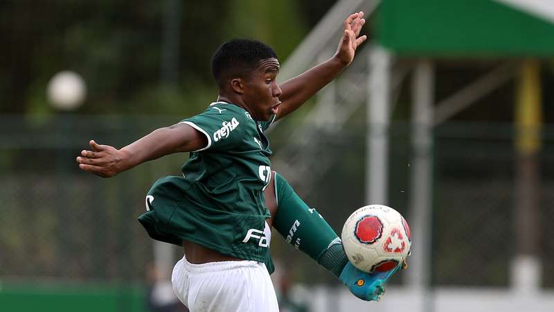 Endrick, em jogo do Palmeiras contra o São José, válido pela primeira fase do Campeonato Paulista Sub-20 na Academia de Futebol 2, em Guarulhos-SP.