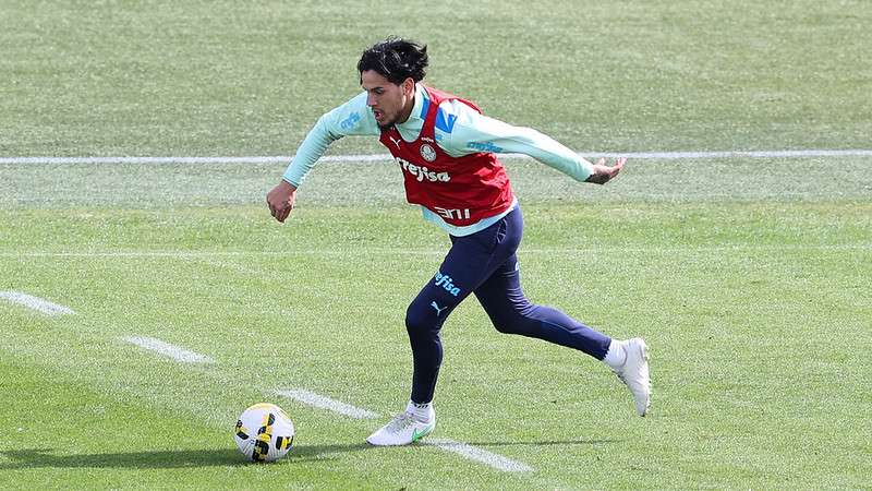 Gustavo Gómez durante treinamento do Palmeiras, na Academia de Futebol.