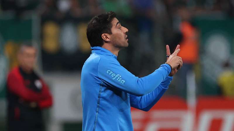 Abel Ferreira em jogo do Palmeiras contra o Atlético-GO, durante partida válida pela décima segunda rodada do Brasileirão 2022, no Allianz Parque.