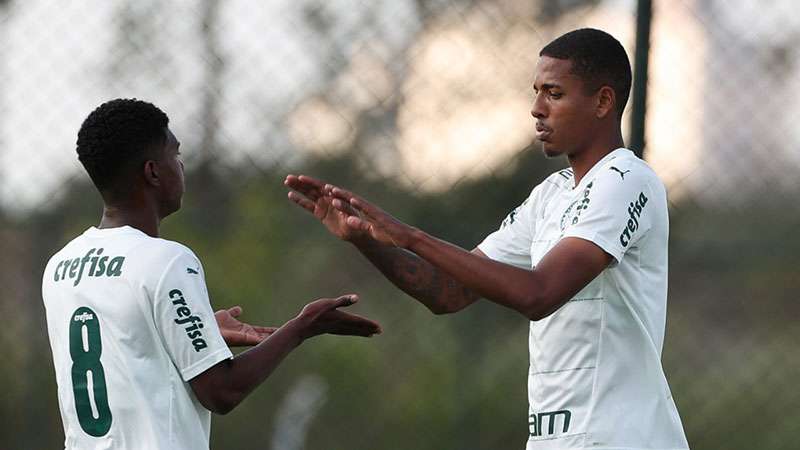 Atletas do Palmeiras em partida contra o União Mogi, válida pela décima rodada da primeira fase do Campeonato Paulista Sub-20, na Academia de Futebol 2, em Guarulhos-SP.