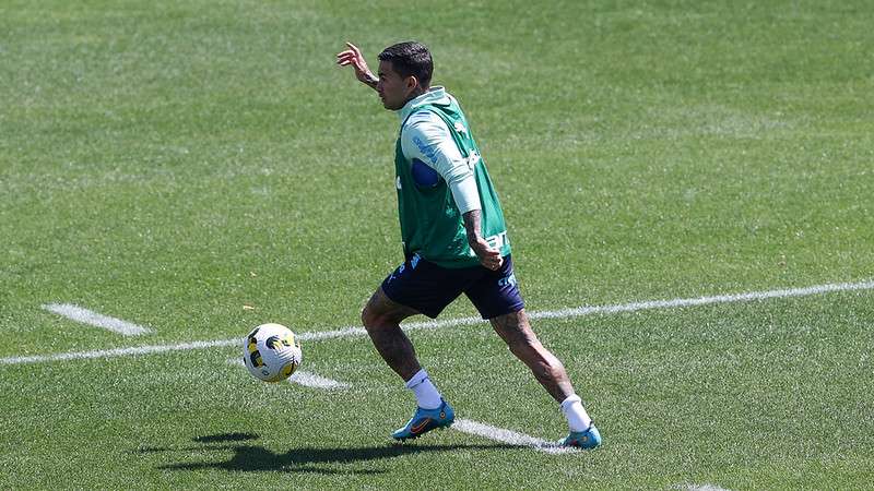 Dudu durante treinamento do Palmeiras na Academia de Futebol.