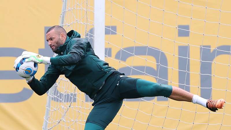 Weverton durante treinamento do Palmeiras na Academia de Futebol, em São Paulo-SP.