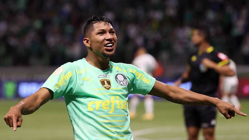Rony comemora seu gol pelo Palmeiras contra o Juventude, durante partida válida pela vigésima sexta rodada do Brasileirão 2022, no Allianz Parque.