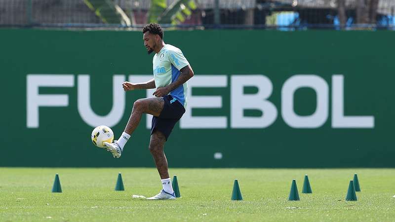 Jailson durante treinamento do Palmeiras na Academia de Futebol.
