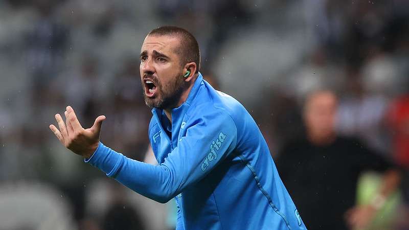 João Martins em jogo do Palmeiras contra o Atlético-MG, durante partida válida pela vigésima oitava rodada do Brasileirão 2022, no Mineirão.