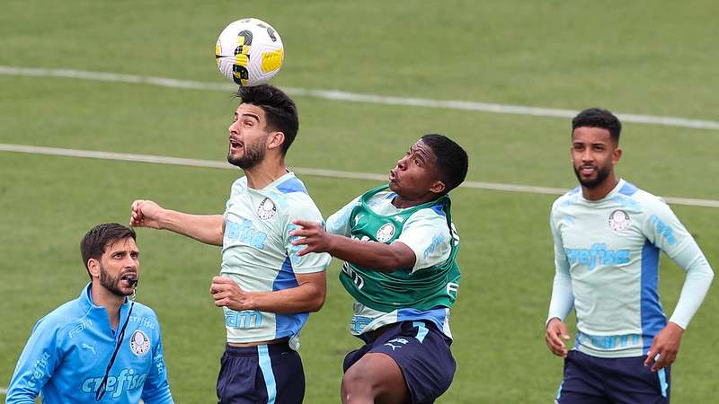 Flaco López, Endrick e Jorge durante treinamento do Palmeiras, na Academia de Futebol.