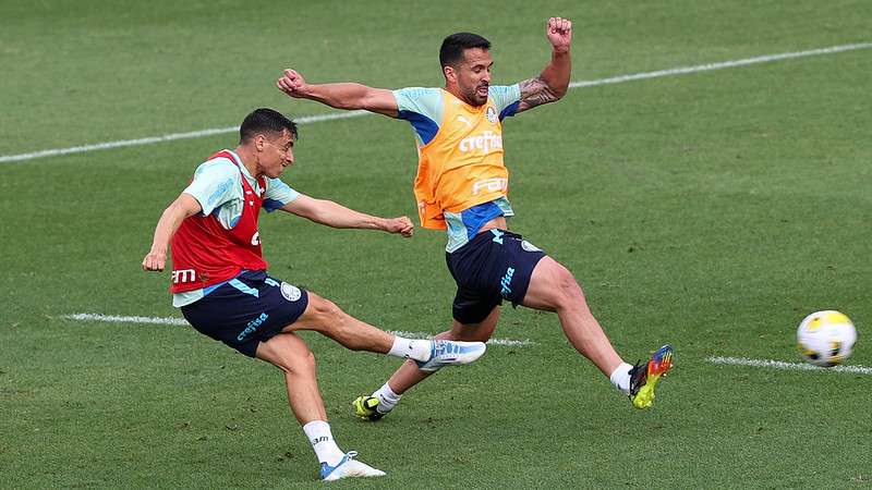 Merentiel e Luan durante treinamento do Palmeiras, na Academia de Futebol.