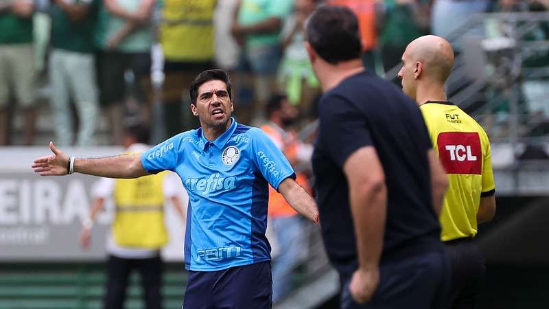 Abel Ferreira em jogo do Palmeiras contra o SPFC, durante partida válida pela trigésima segunda rodada do Brasileirão 2022, no Allianz Parque.