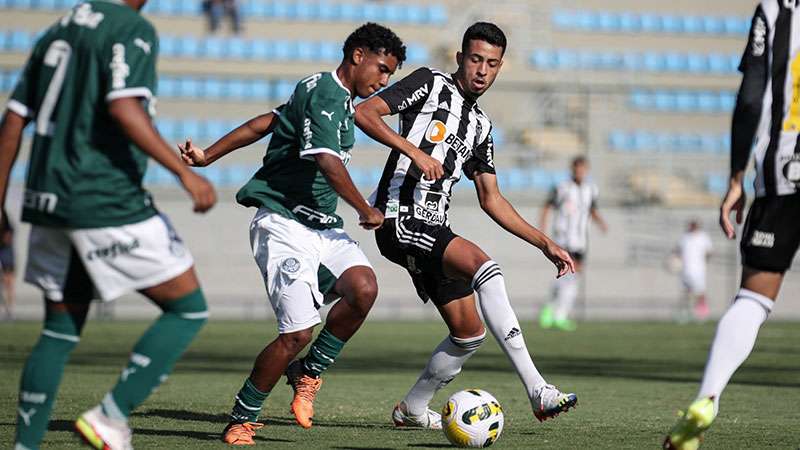 Palmeiras é superado pelo Atlético-MG, mas se classifica às semifinais do Brasileiro Sub-17.