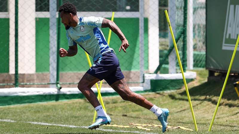 Jailson durante treinamento do Palmeiras na Academia de Futebol.