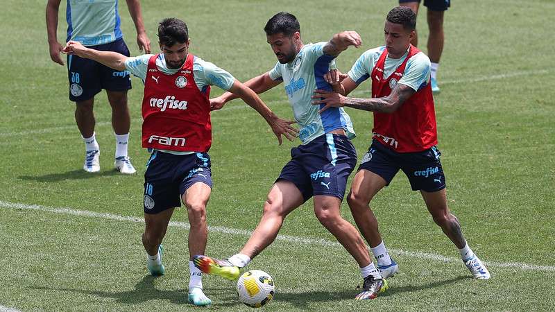 López, Luan e Giovani durante treinamento do Palmeiras, na Academia de Futebol.