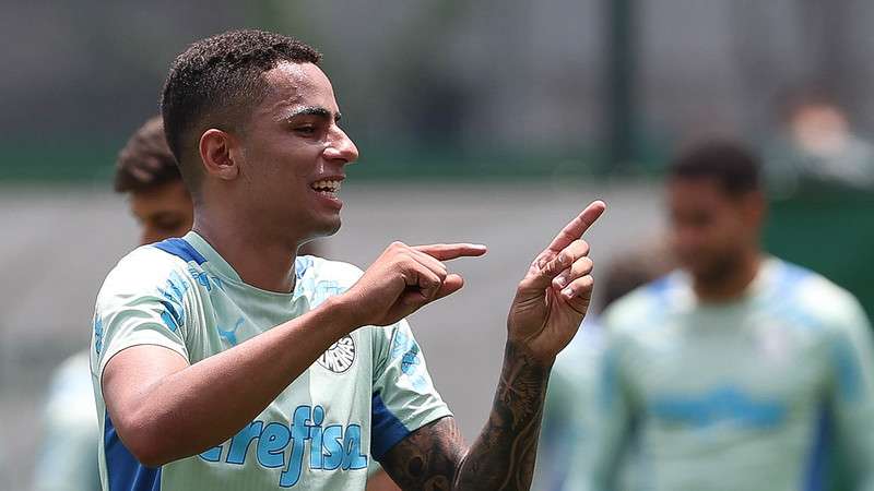 Giovani durante treinamento do Palmeiras na Academia de Futebol.