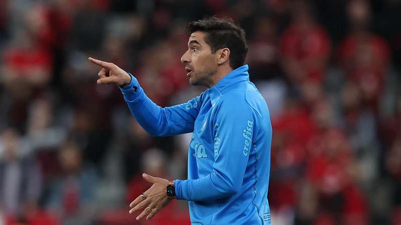 Abel Ferreira em jogo do Palmeiras, contra o Athletico-PR, durante partida válida pela trigésima quarta rodada do Brasileirão 2022, na Arena da Baixada.
