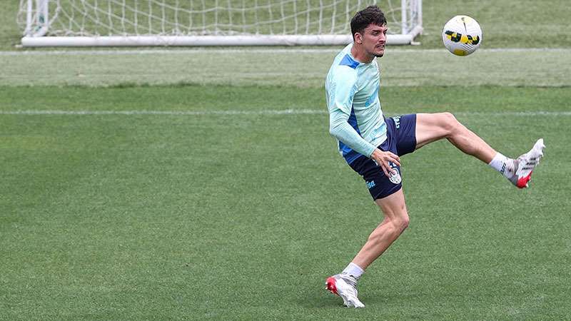 Piquerez durante treinamento do Palmeiras na Academia de Futebol.