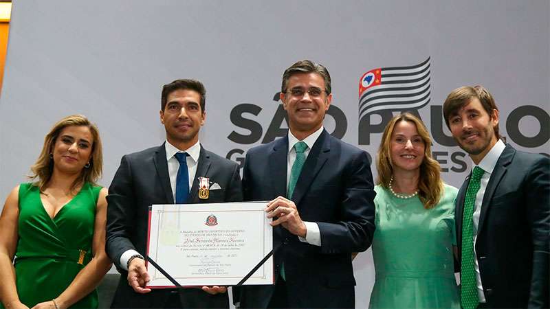 Abel é homenageado e recebe medalha de ‘Mérito Esportivo’ do governo de São Paulo.