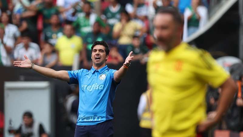 Abel Ferreira em jogo pelo Palmeiras contra o Flamengo, em partida válida pela final da Supercopa do Brasil 2023, no Mané Garrincha.