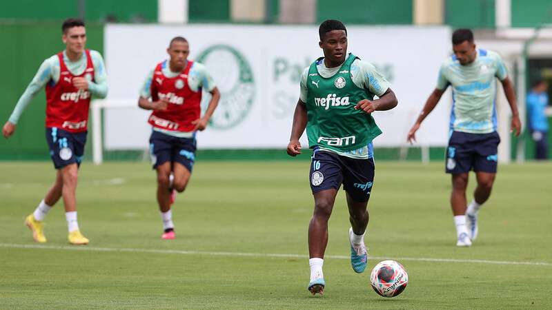 Atuesta, Jhonatan, Endrick e Gabriel Menino, durante treinamento do Palmeiras, na Academia de Futebol.