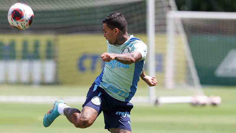 Dudu durante treinamento do Palmeiras na Academia de Futebol.