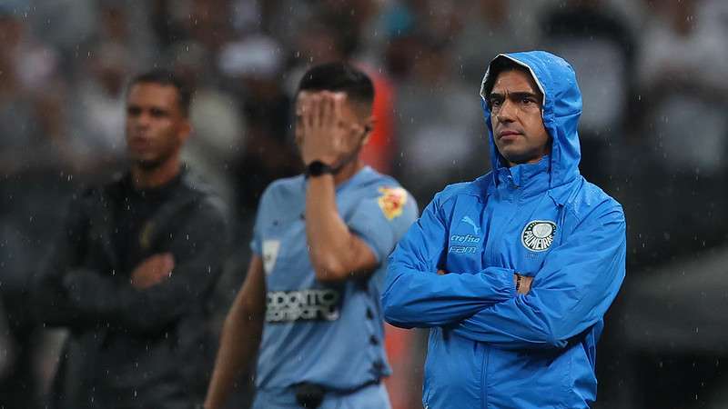 Abel Ferreira em jogo do Palmeiras contra o SCCP, durante partida válida pela nona rodada, do Paulistão 2023, no Itaquerão.