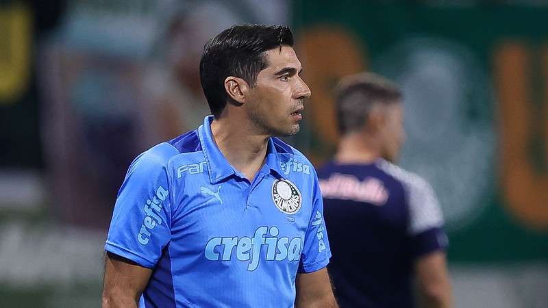 Abel Ferreira em jogo do Palmeiras contra o Red Bull Bragantino, durante partida válida pela décima rodada do Paulistão 2023, no Allianz Parque.
