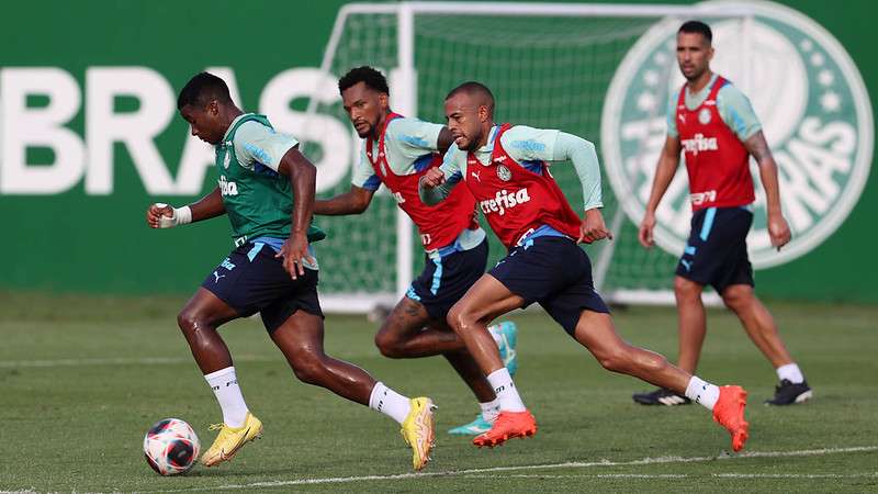 Endrick, Jailson, Mayke e Luan durante treinamento do Palmeiras, na Academia de Futebol.