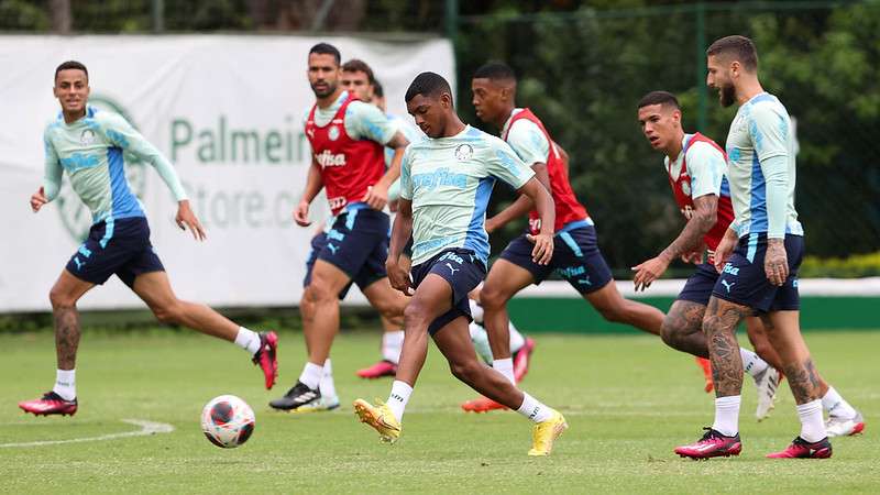 Luis Guilherme durante treinamento do Palmeiras na Academia de Futebol.