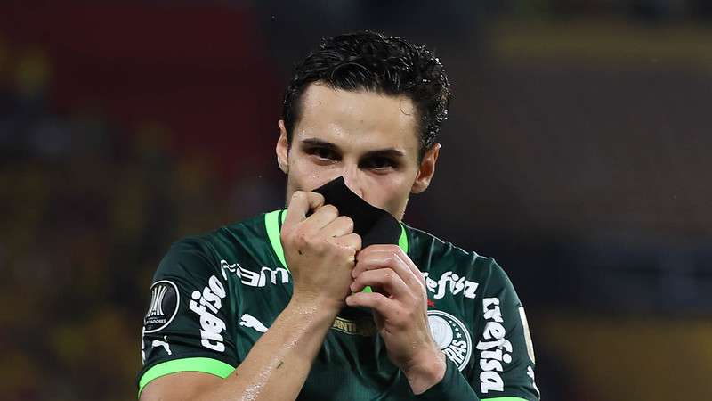 Raphael Veiga comemora seu gol pelo Palmeiras contra o Barcelona-EQU, durante partida válida pela fase de grupos da Libertadores 2023, no Estádio Monumental Isidro Romero Carbo.