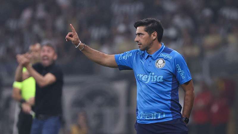 Abel Ferreira em jogo do Palmeiras contra o Atlético-MG, durante partida válida pela oitava rodada do Brasileirão 2023, no Mineirão.