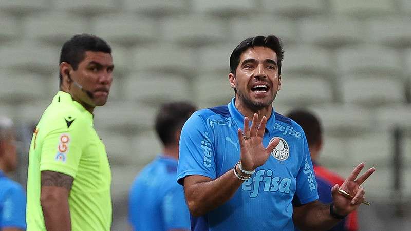 Abel Ferreira em jogo do Palmeiras contra o Fortaleza, durante segunda partida válida pelas oitavas de final volta da Copa do Brasil 2023, no Castelão.