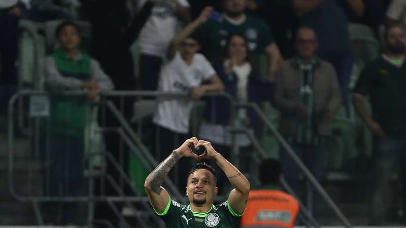 Artur comemora seu gol pelo Palmeiras contra o Barcelona-EQU, durante partida válida pela fase de grupos da Libertadores 2023, no Allianz Parque.