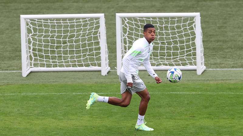 Vanderlan durante treinamento do Palmeiras na Academia de Futebol.