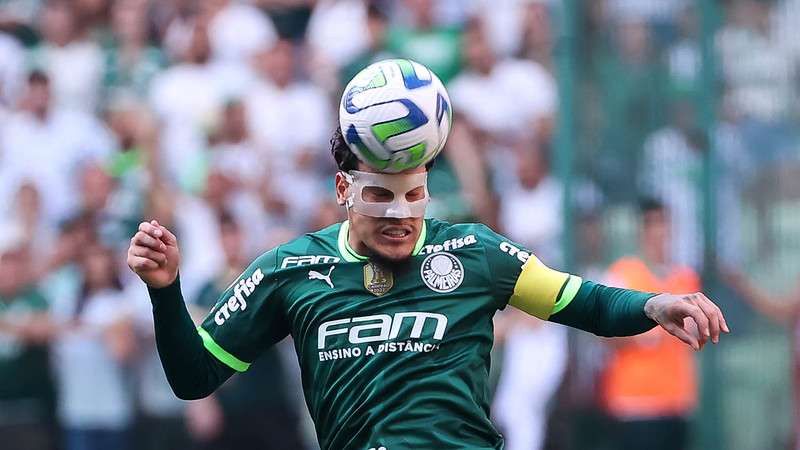 Gustavo Gómez em jogo do Palmeiras contra o Botafogo, durante partida válida pela décima segunda rodada do Brasileirão 2023, no Allianz Parque.
