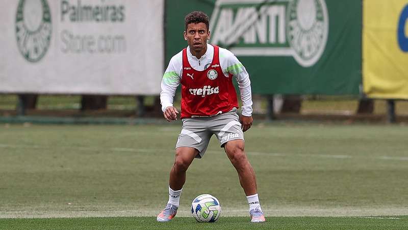 Marcos Rocha durante treinamento do Palmeiras na Academia de Futebol.